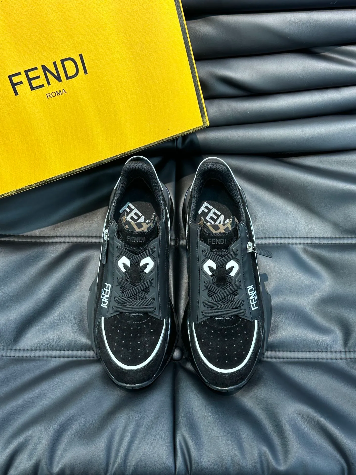 Men's shoes 💰p560 "Fend*" new men's casual sports shoes, equipped with elastic straps, side zippers, and corrugated soles engraved with F. Embossed Fendi Flow lettering on the heel. Made of technical fabric and a mix of blue and suede. Decorated with Lycra® details. FF graphic tongue. Ultra-light and wear-resistant EVA sole. Size: 38-44